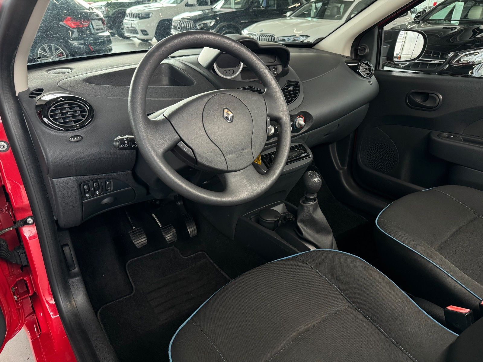 Fahrzeugabbildung Renault Twingo 1.2 Expression "Klima DAB 16"LM Tempomat"
