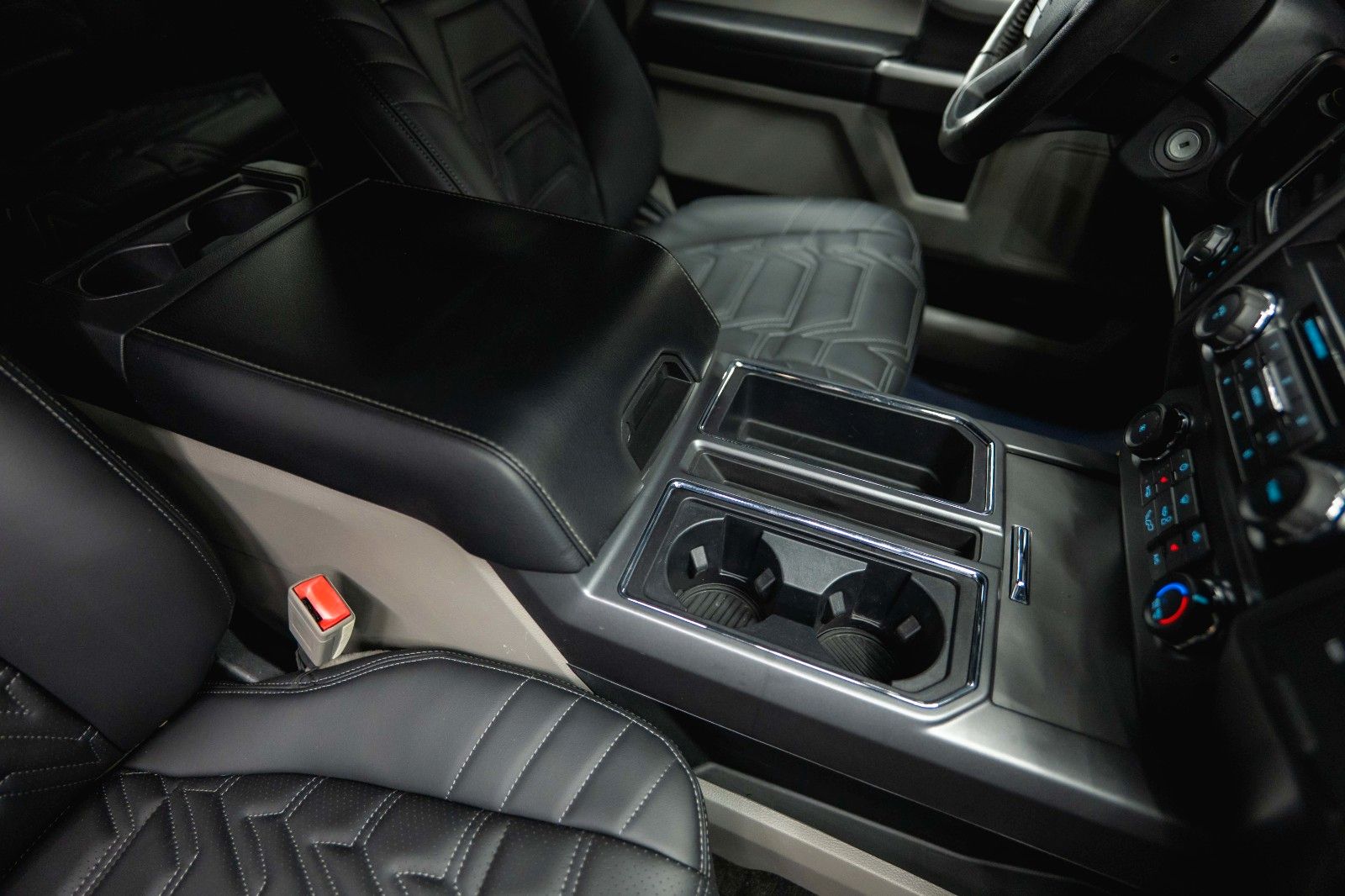 Fahrzeugabbildung Ford F150 V6 4x4 Offroad SuperCrew RAPTOR HardTop 19%