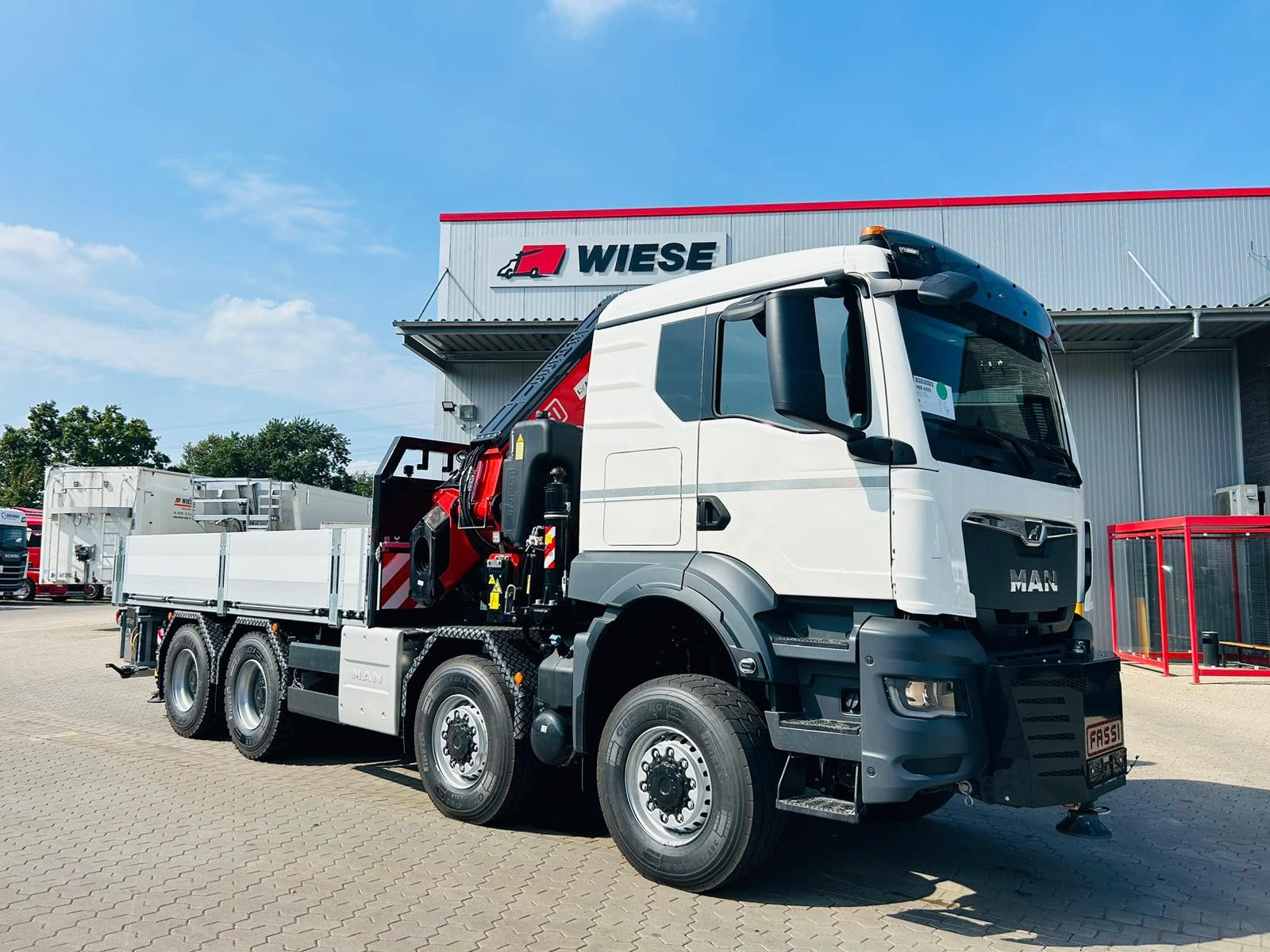 Fahrzeugabbildung MAN TGS 41.520 8x8 mit Fassi Ladekran F710RA.2.26