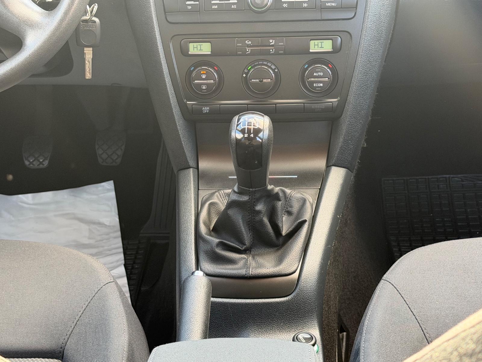 Skoda Octavia 2005 — photo 17