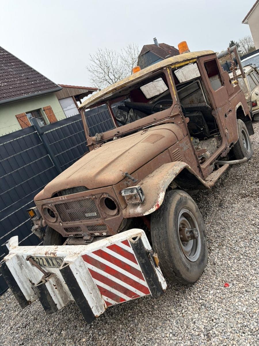 Toyota HJ 45 Abschleppwagen