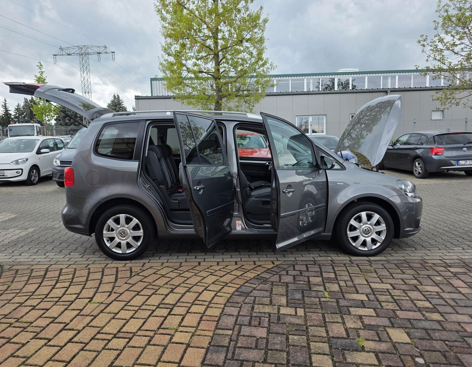 Fahrzeugabbildung Volkswagen Touran 1.6 TDI Life /Navi/Klimaauto/Park-As/Shz