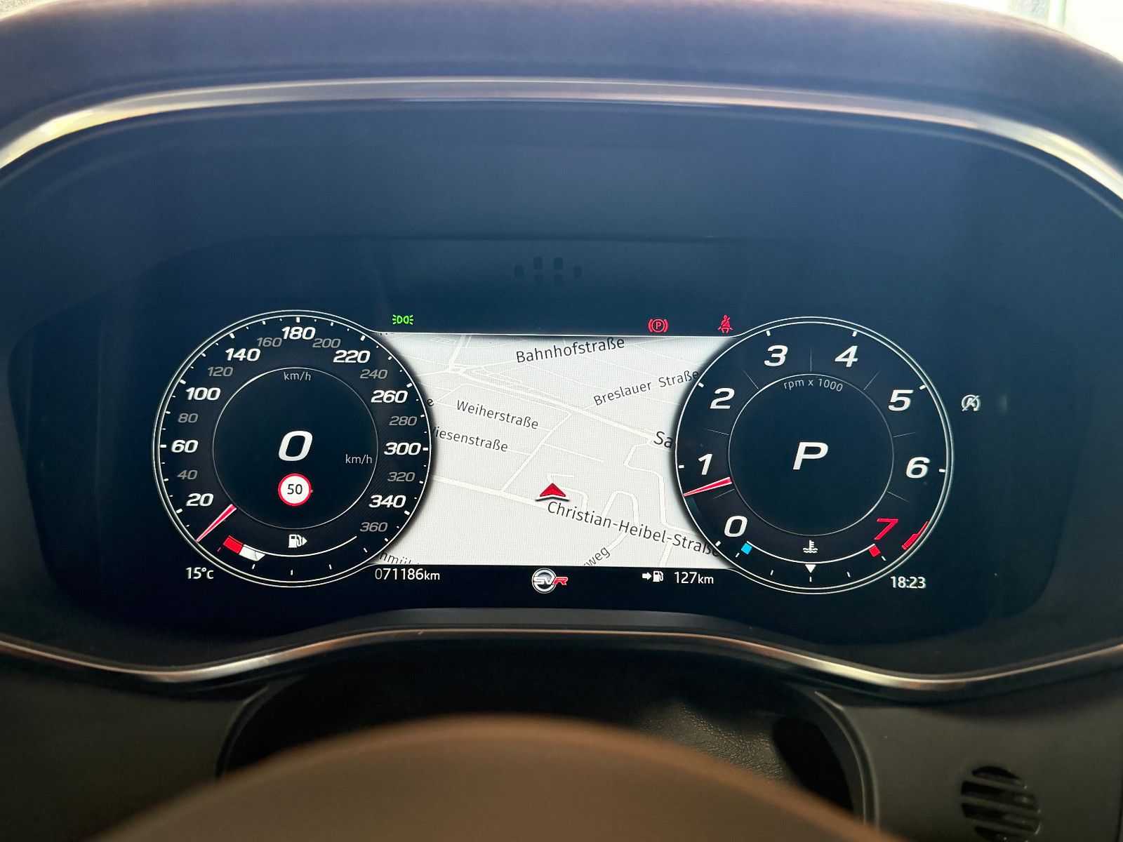 Fahrzeugabbildung Jaguar F-PACE SVR /PANO/MERIDIAN/360°KAM/HUD/AMBIENTE