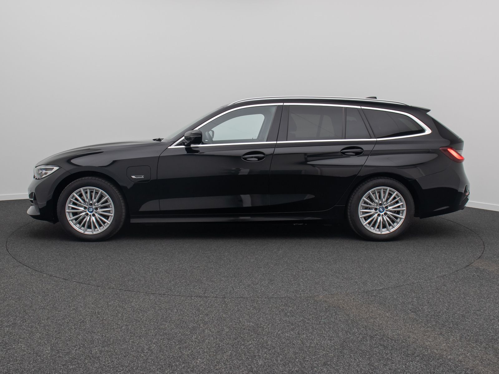 Fahrzeugabbildung BMW 320e Sport Line DAB HiFi CockPitPr Alarm PDC LED