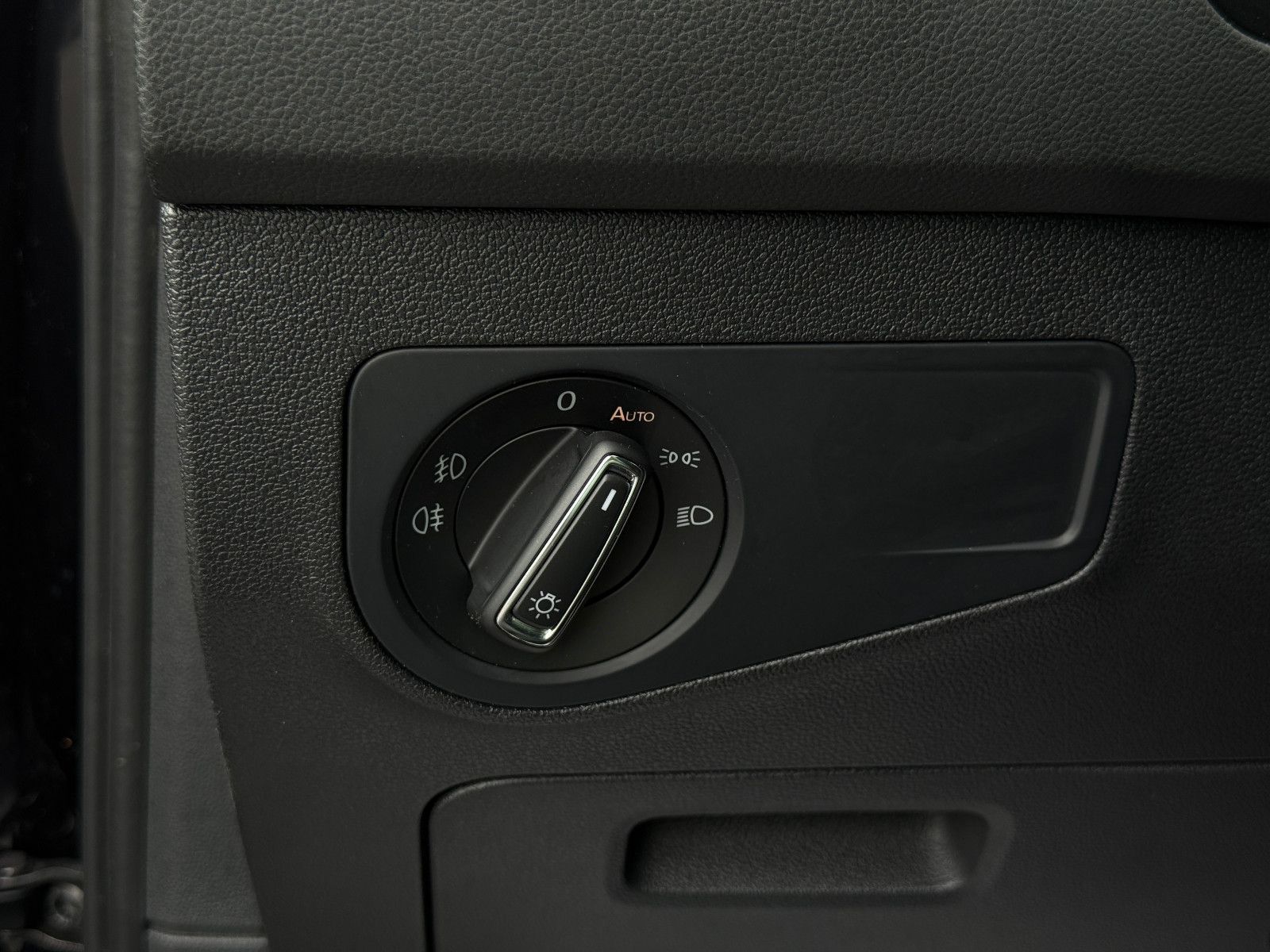Fahrzeugabbildung Volkswagen Tiguan Highline 4Motion ACC AHK Nav SHZ Pano LED
