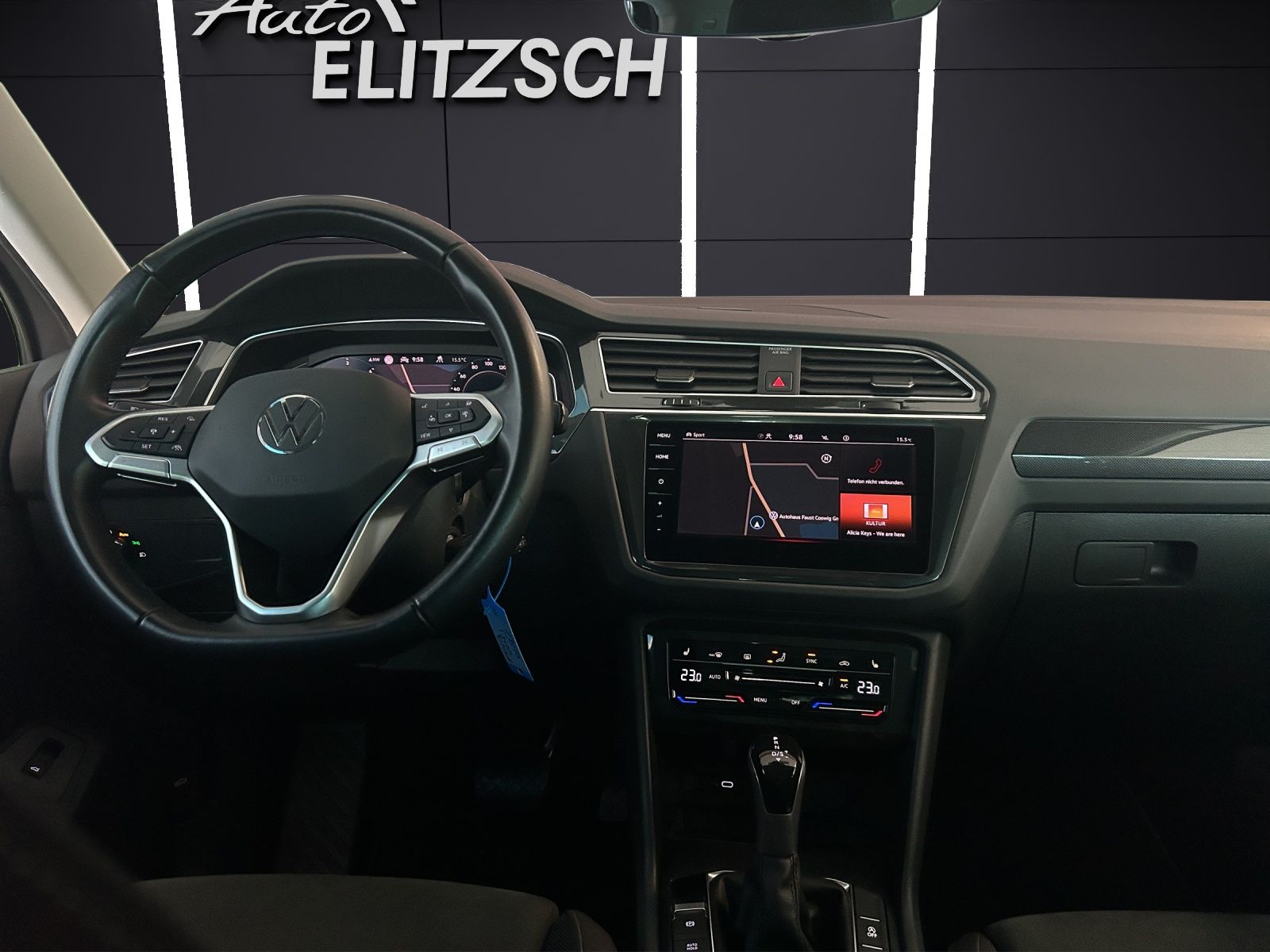 Fahrzeugabbildung Volkswagen Tiguan TDI Elegance DSG 4Mo Matrix AHK Navi AIF´