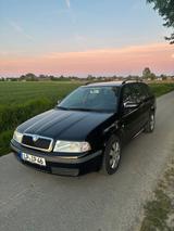 Skoda Octavia Tour 2.0 - Skoda Octavia aus 2002: Kombi