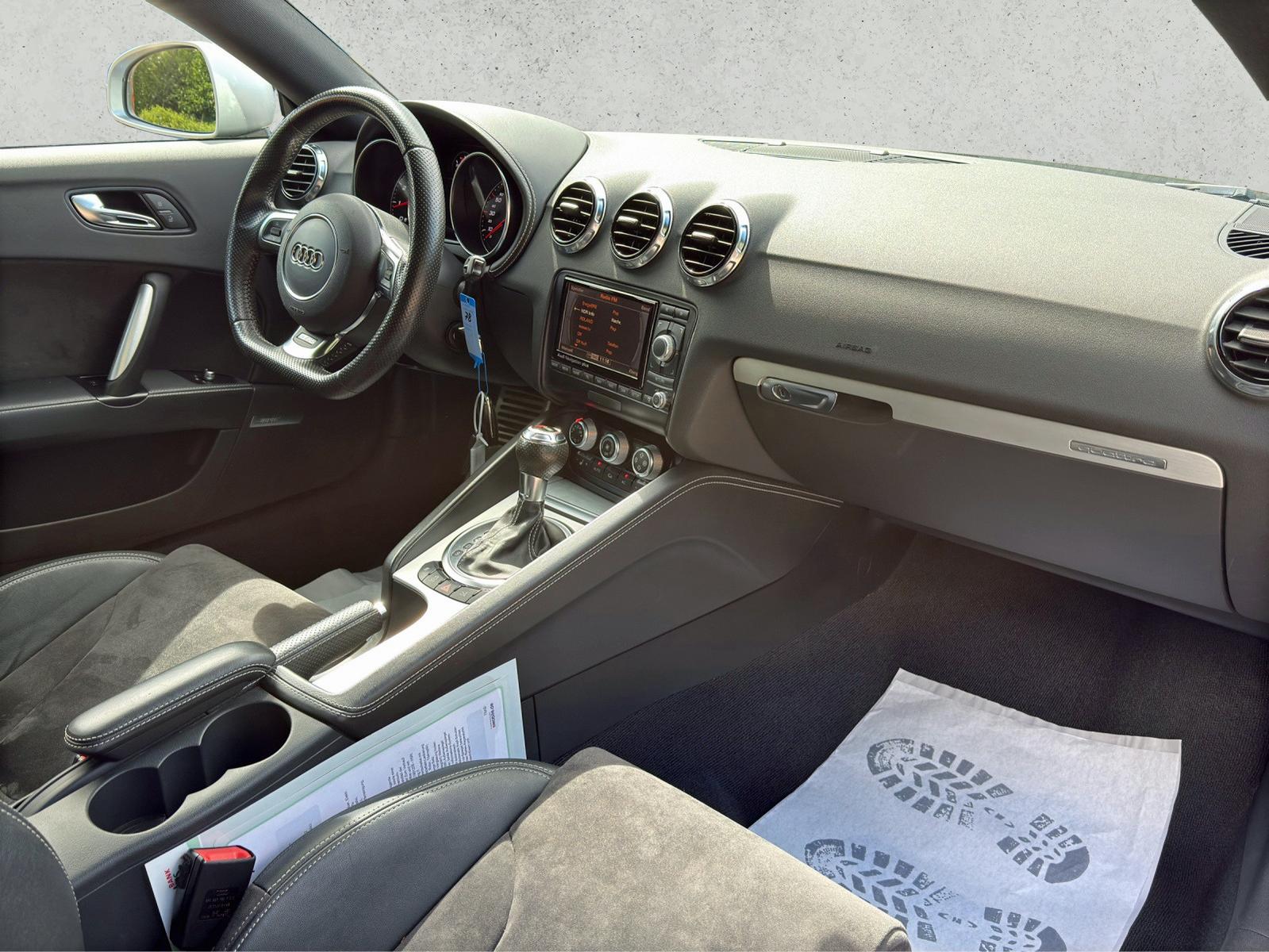 Audi 2.5 TFSI TT RS Coupe quattro+XENON+BOSE+NAVI+TEM