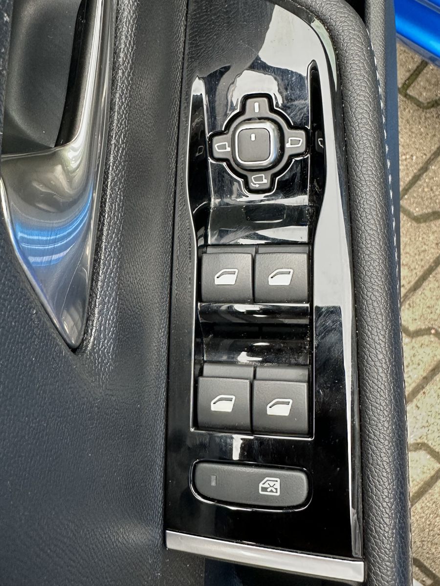 Fahrzeugabbildung Opel Astra SpT 1.6 Hybrid Elegance NAV+LED+ACC+VCOCKP