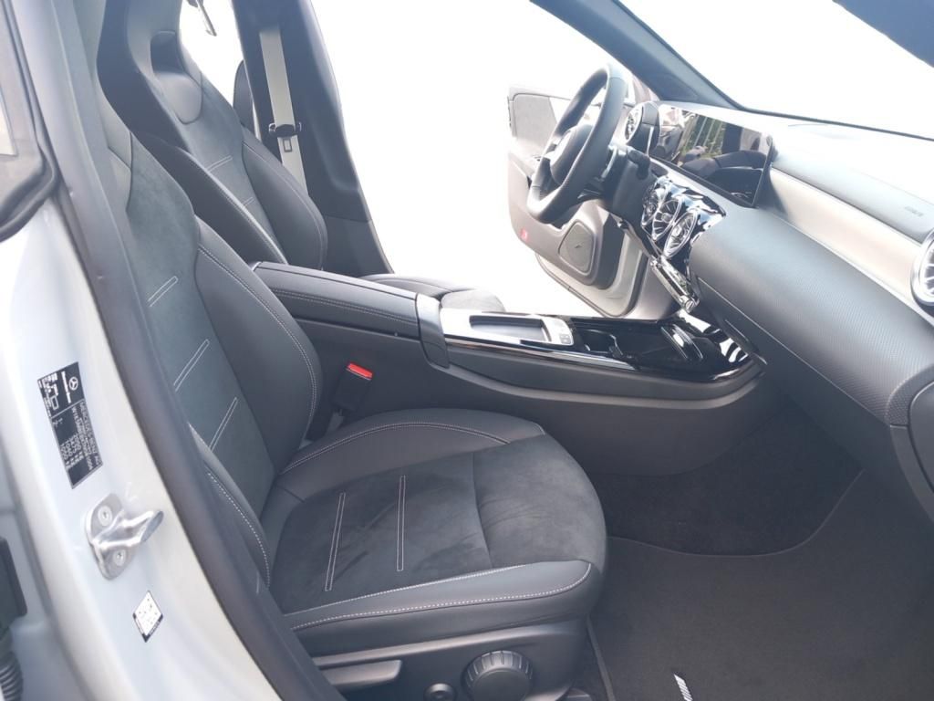 Fahrzeugabbildung Mercedes-Benz CLA 180 SB AMG*AHK*Keyless*Kamera*Multibeam*DAB*