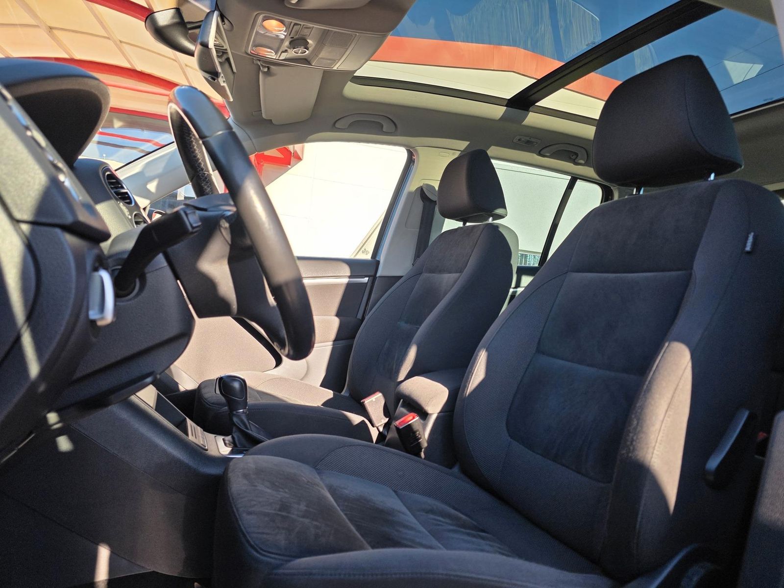 Fahrzeugabbildung Volkswagen Tiguan 2.0 TDI 4x4/Bi-Xenon/Navi/Pano/Ahk