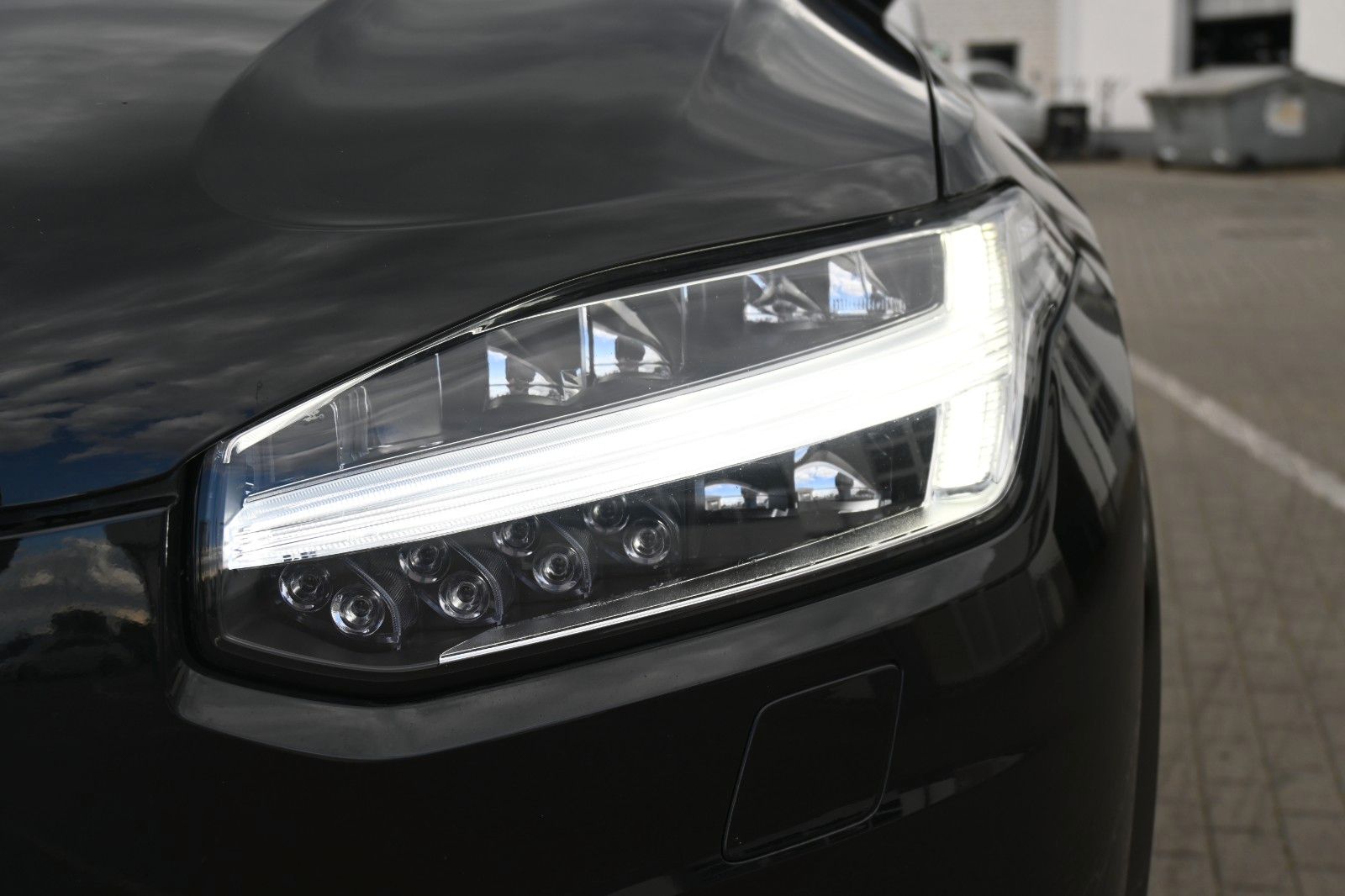 Fahrzeugabbildung Volvo XC90 B5 D AWD Bright*STDHZG*360°*ACC*AHK