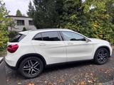 Mercedes-Benz GLA 180 - PANO Schiebedach, AHK, Xenon, Kamera - Mercedes-Benz GLA-Klasse Gebrauchtwagen in Düsseldorf