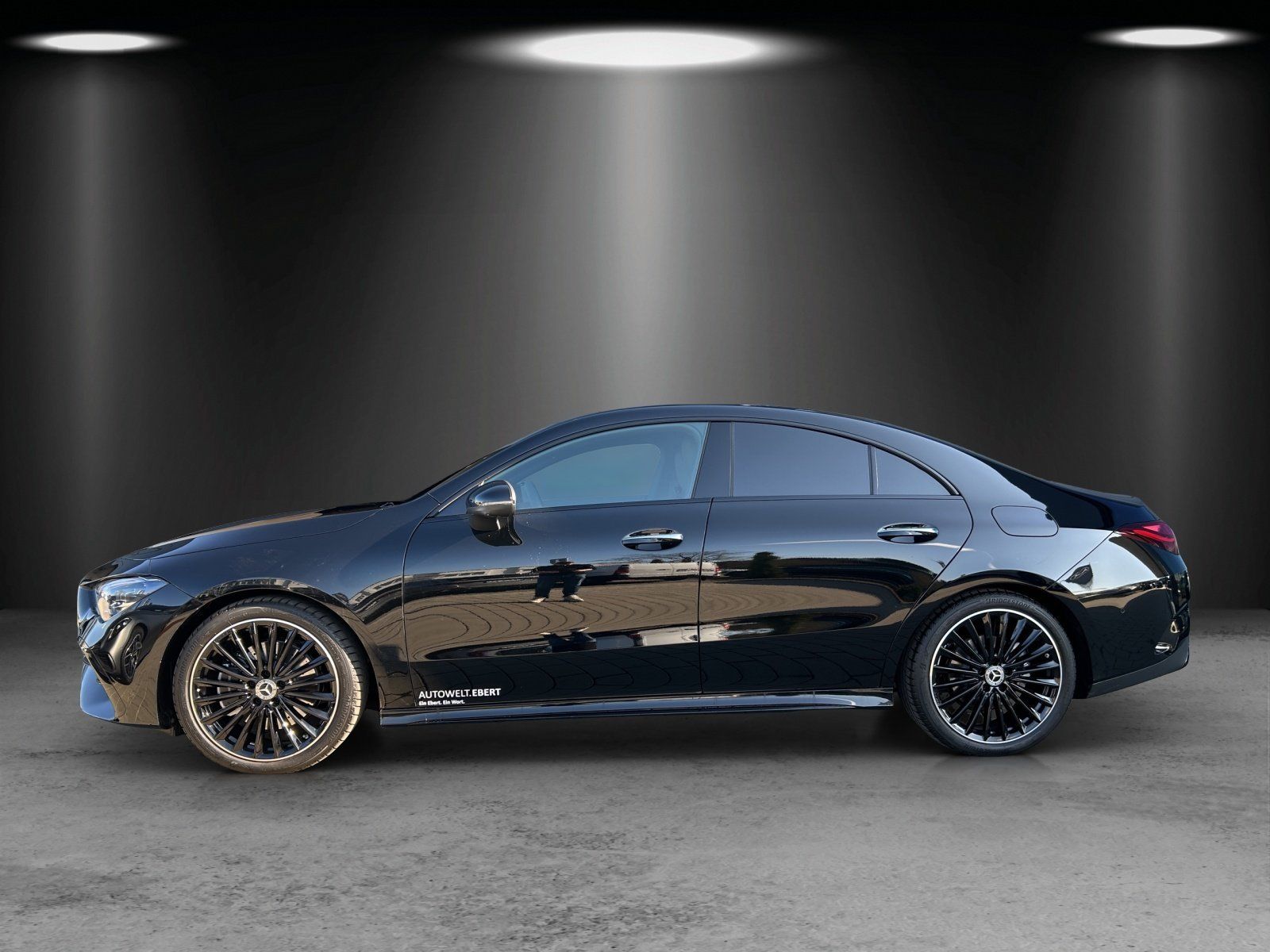 Fahrzeugabbildung Mercedes-Benz CLA 220 d Coupé AMG Pano DISTR KeyGo MULTIBEAM
