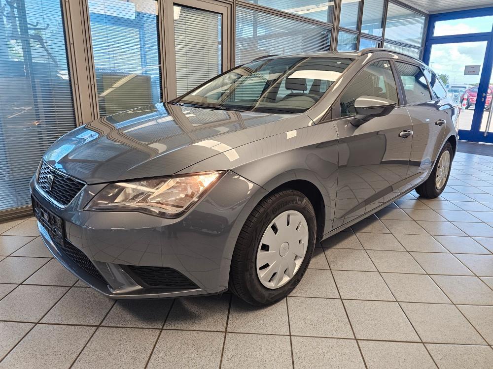 Seat Leon 2015 — rear view