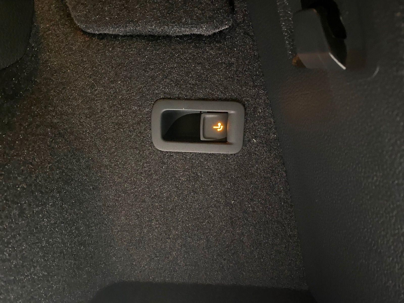 Fahrzeugabbildung SKODA Karoq 1.5 TSI DSG Selection+ACC+2030 Garantie+BC