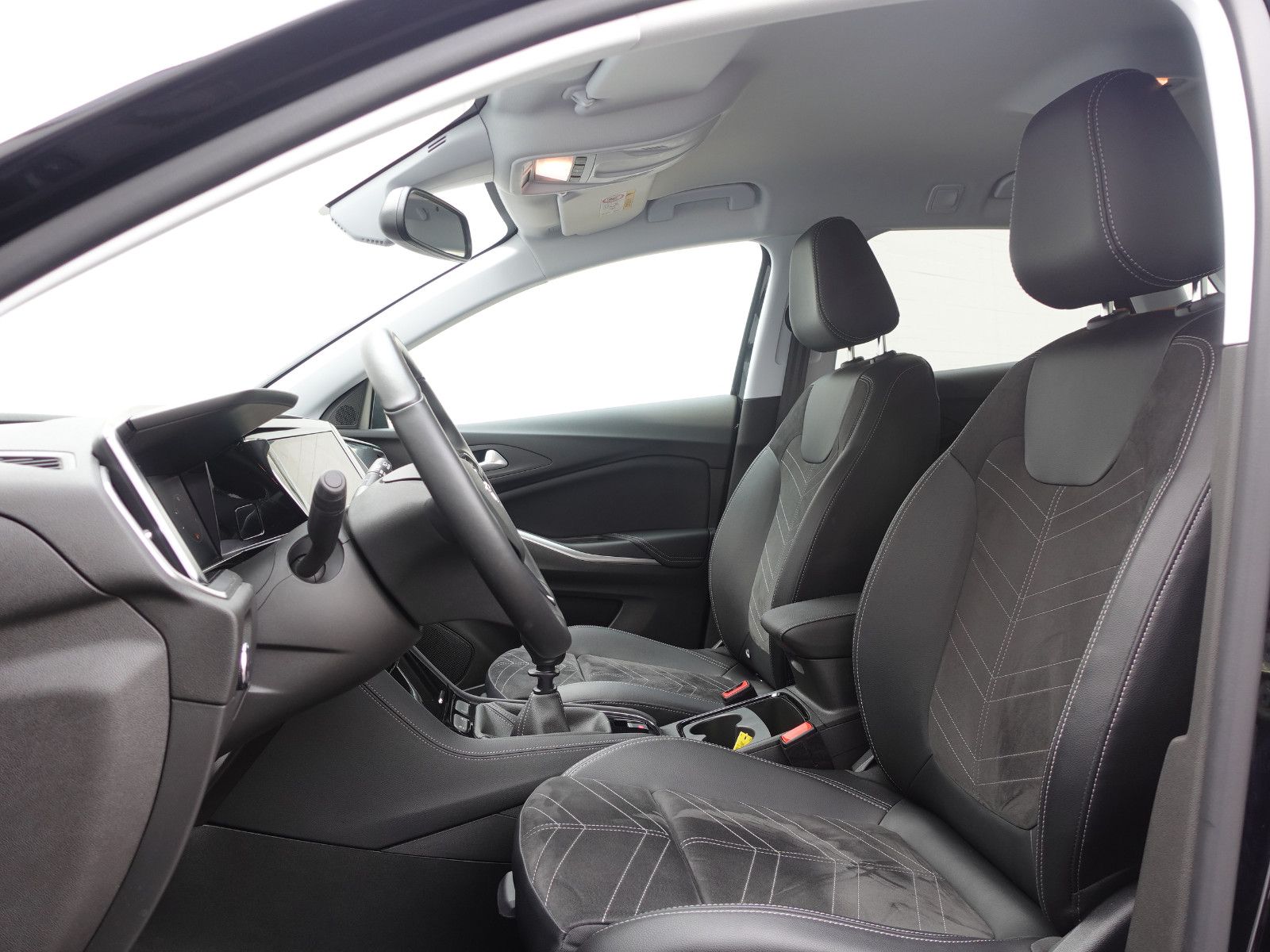 Fahrzeugabbildung Opel Grandland GS 1.2T,Navi,Kamera,19",Sitzhz,VollLED