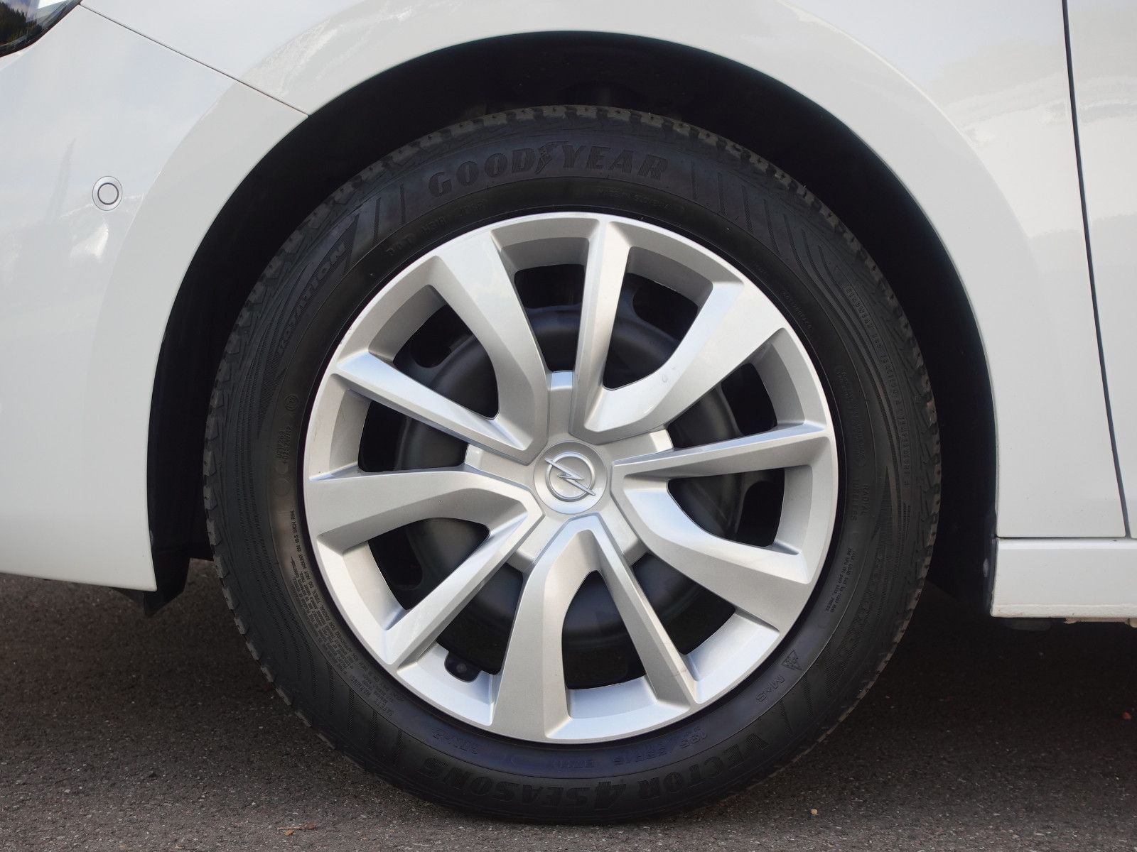 Fahrzeugabbildung Opel Corsa 1.2,Kamera,Sitz+Lenkradhzg,Allwetter,LED