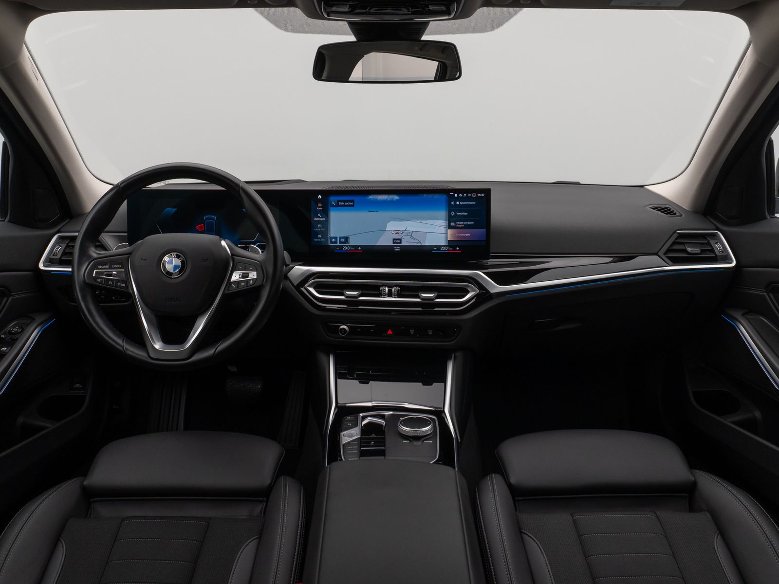 Fahrzeugabbildung BMW 318d Kamera DAB HiFi HUD Leder Komfort Sport LED