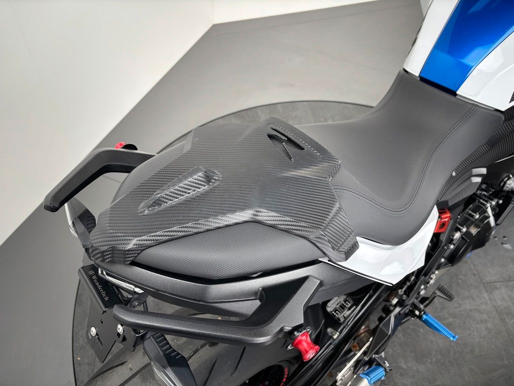 Fahrzeugabbildung BMW F900 R *TOP-AUSSTATTUNG *1. HAND *ARROW