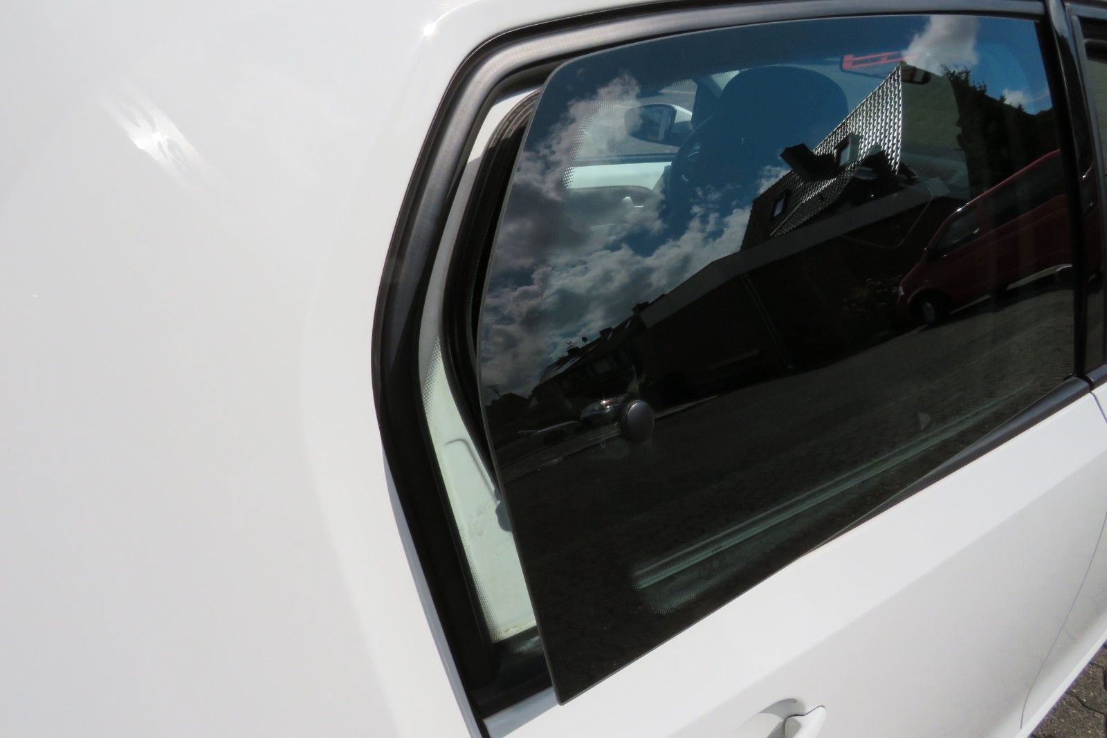 Fahrzeugabbildung Volkswagen up! 4T SITZH. GJ KLIMA TELVOR MAPS&MORE 1.HD
