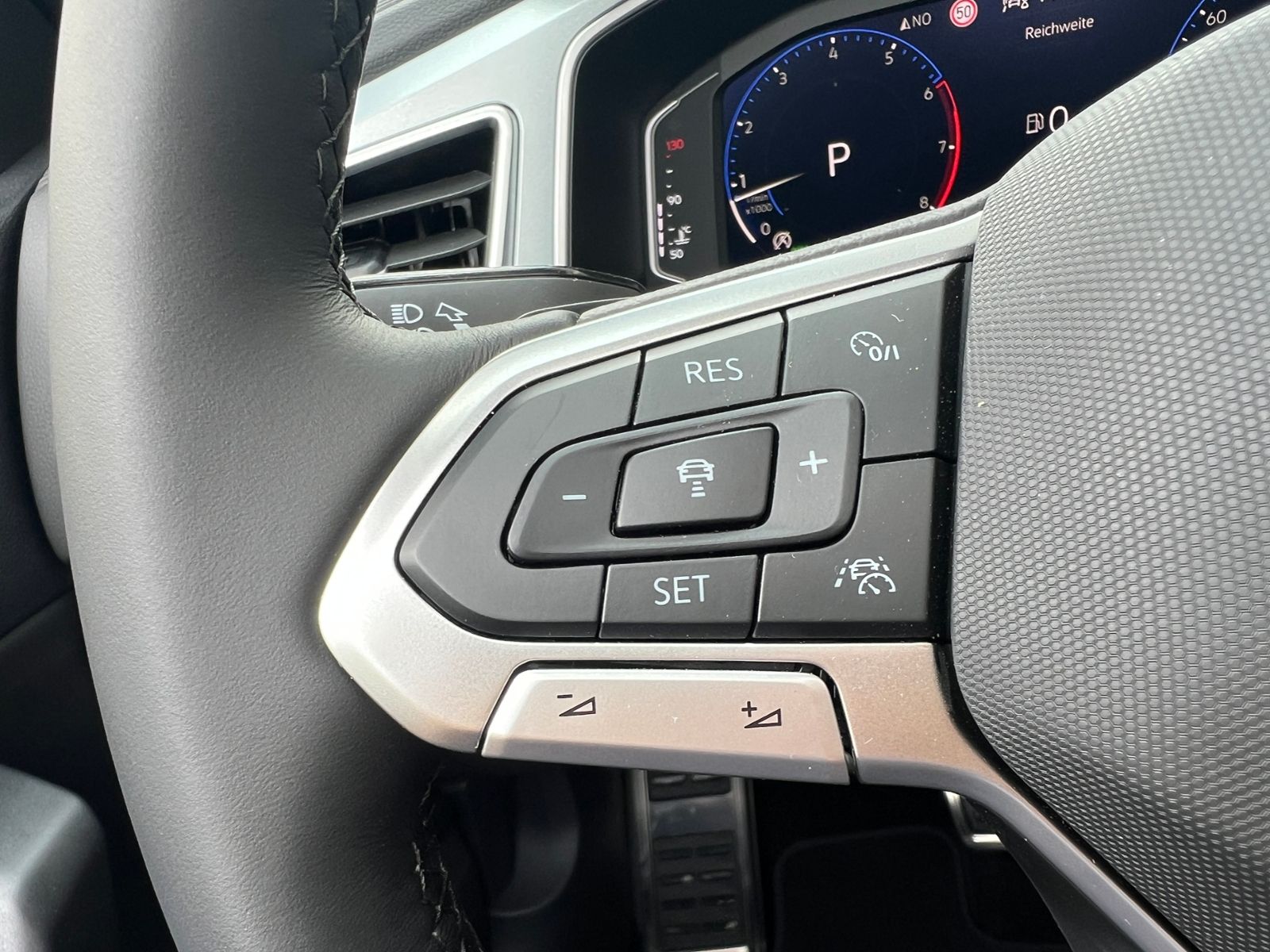 Fahrzeugabbildung Volkswagen T-Roc Cabriolet  ENERGY 1.5 TSI DSG *AHK, Navi,