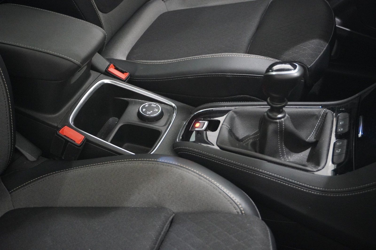 Fahrzeugabbildung Opel Grandland (X) 1.2T INNOV. NAVI/LED/KAMERA/PANO.