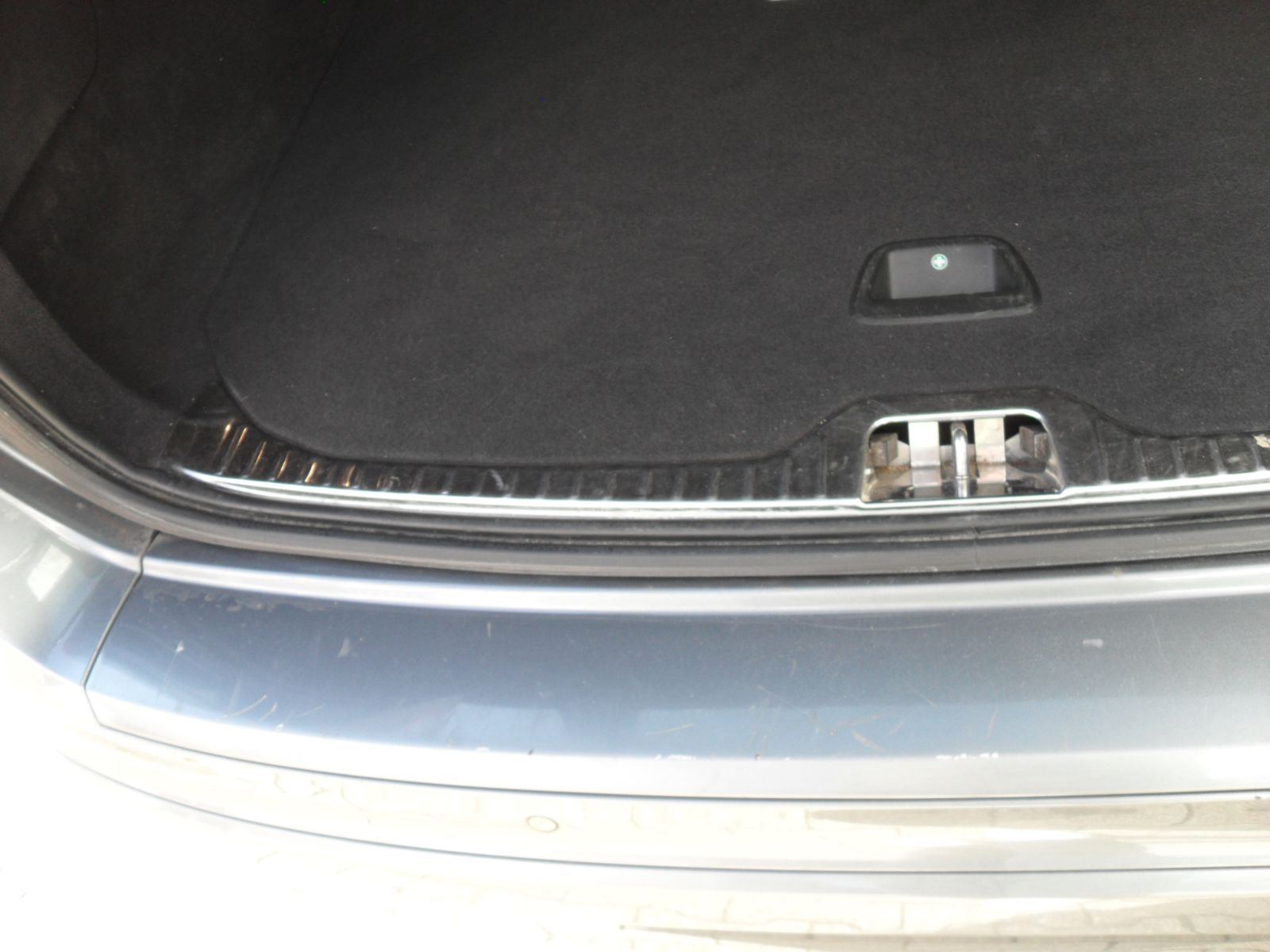 Fahrzeugabbildung Volvo XC 60 2.0 Automatik - Momentum 2WD