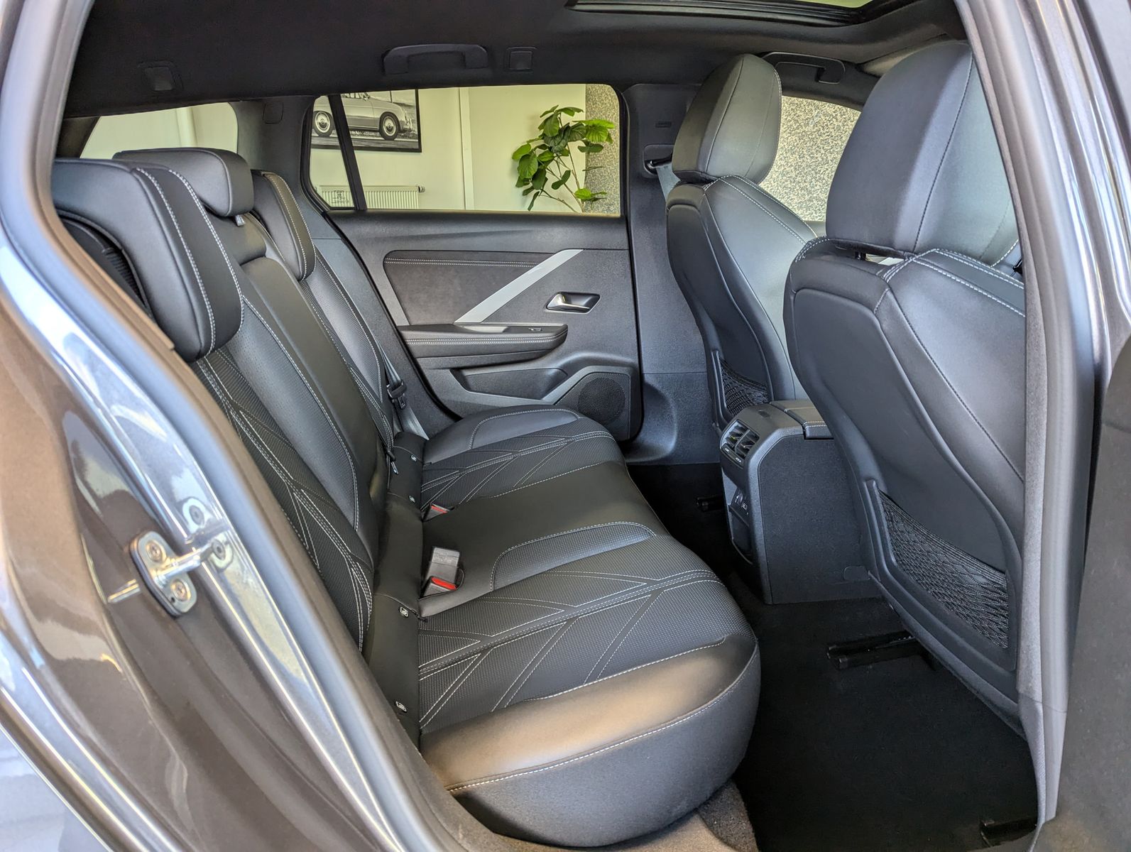 OPEL Astra 1.2 Ultimate Leder-Nappa Sitzlüft AHK Pano - Image 16