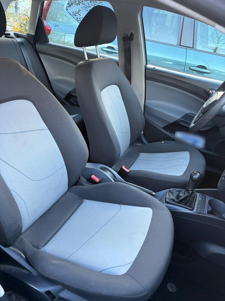 Seat Ibiza 2013 — салон