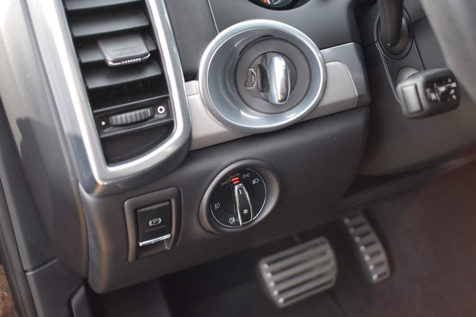 Fahrzeugabbildung Porsche Cayenne Turbo Panorama AHK Sport Chrono Keramik