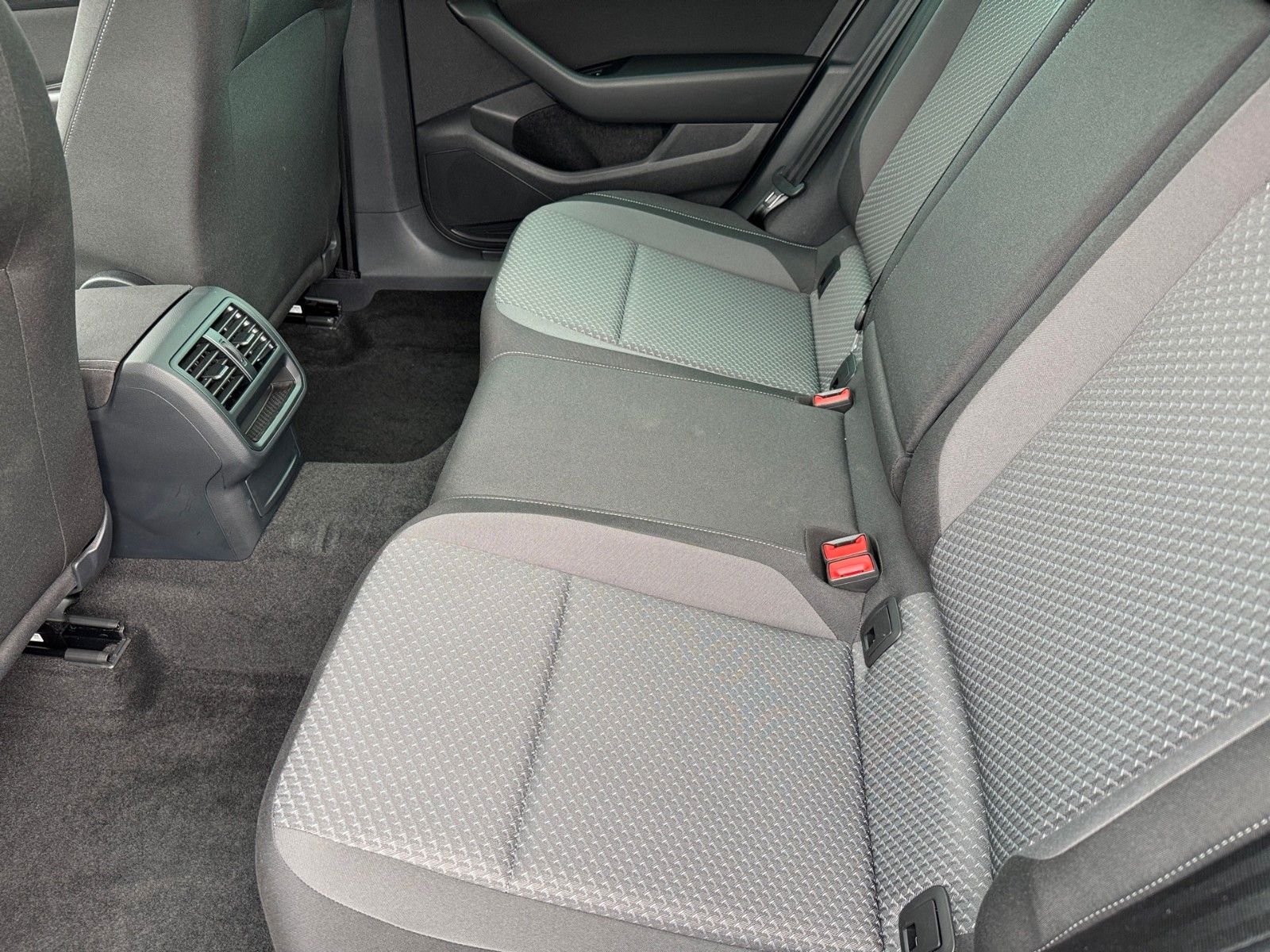 Fahrzeugabbildung Volkswagen Passat Variant 1.5 TSI