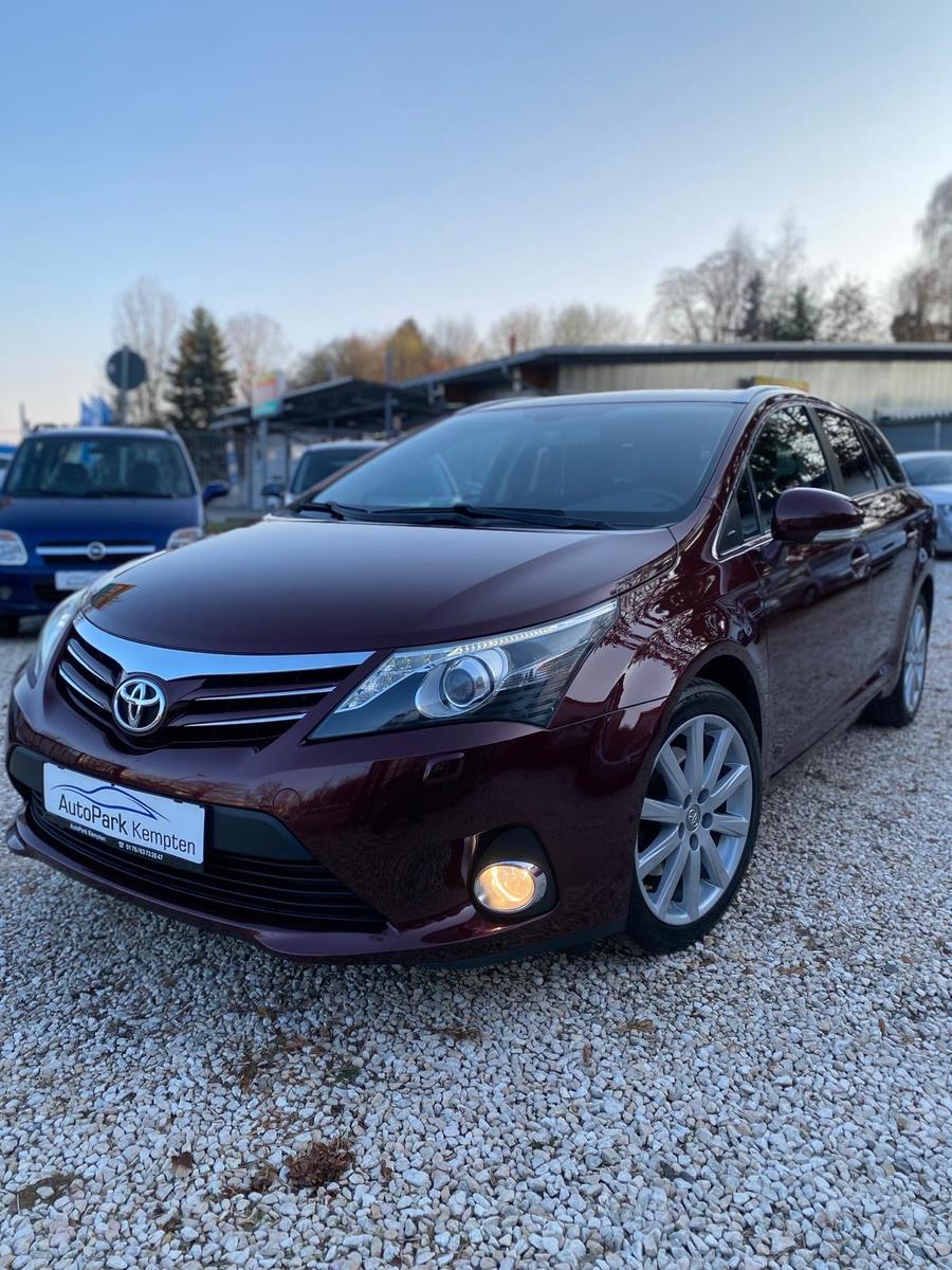 Toyota Avensis Kombi Executive Bi-Xenon Navi**