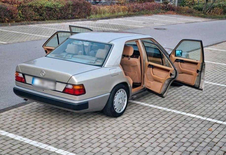 Mercedes-Benz 230