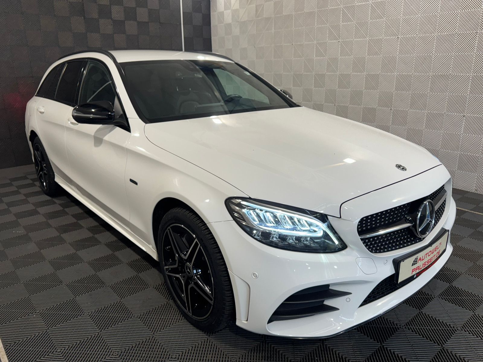Gebrauchtwagen Mercedes-Benz C 300 C 300T*AMG LINE*NIGHT-ACC-LED-MEMO-R.KAM-SHZ-NAV in Horb am Neckar