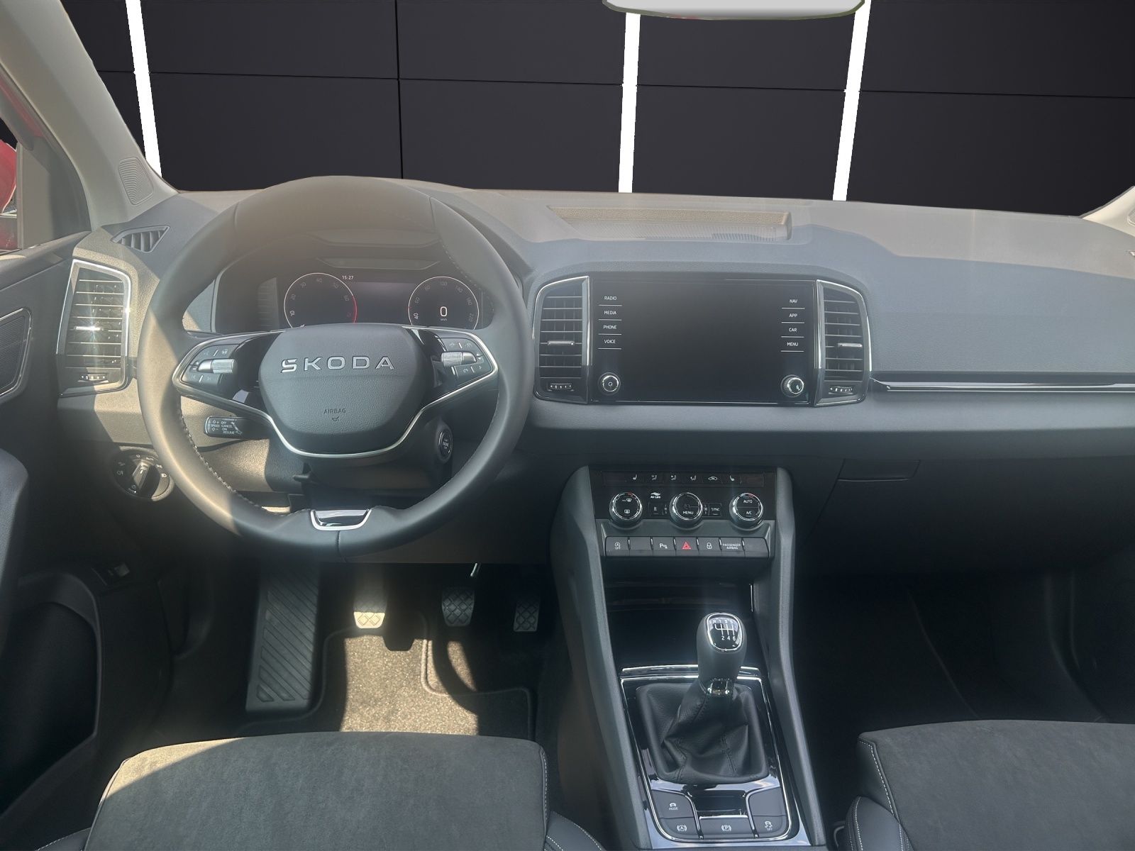Fahrzeugabbildung SKODA Karoq 1.5 TSI Balance AHK Standh. ASG
