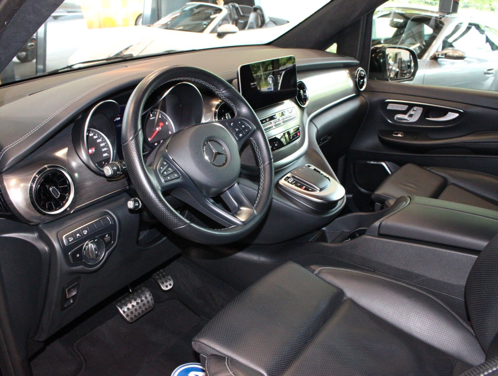 Fahrzeugabbildung Mercedes-Benz V 300d Exclusive Edition Lang 4Matic