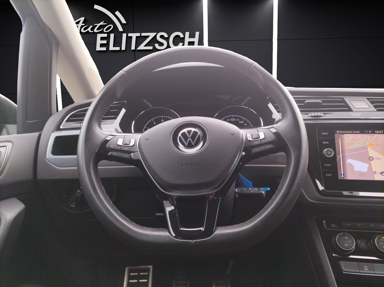 Fahrzeugabbildung Volkswagen Touran TSI Active STH LED Navi ACC Park-Assist S