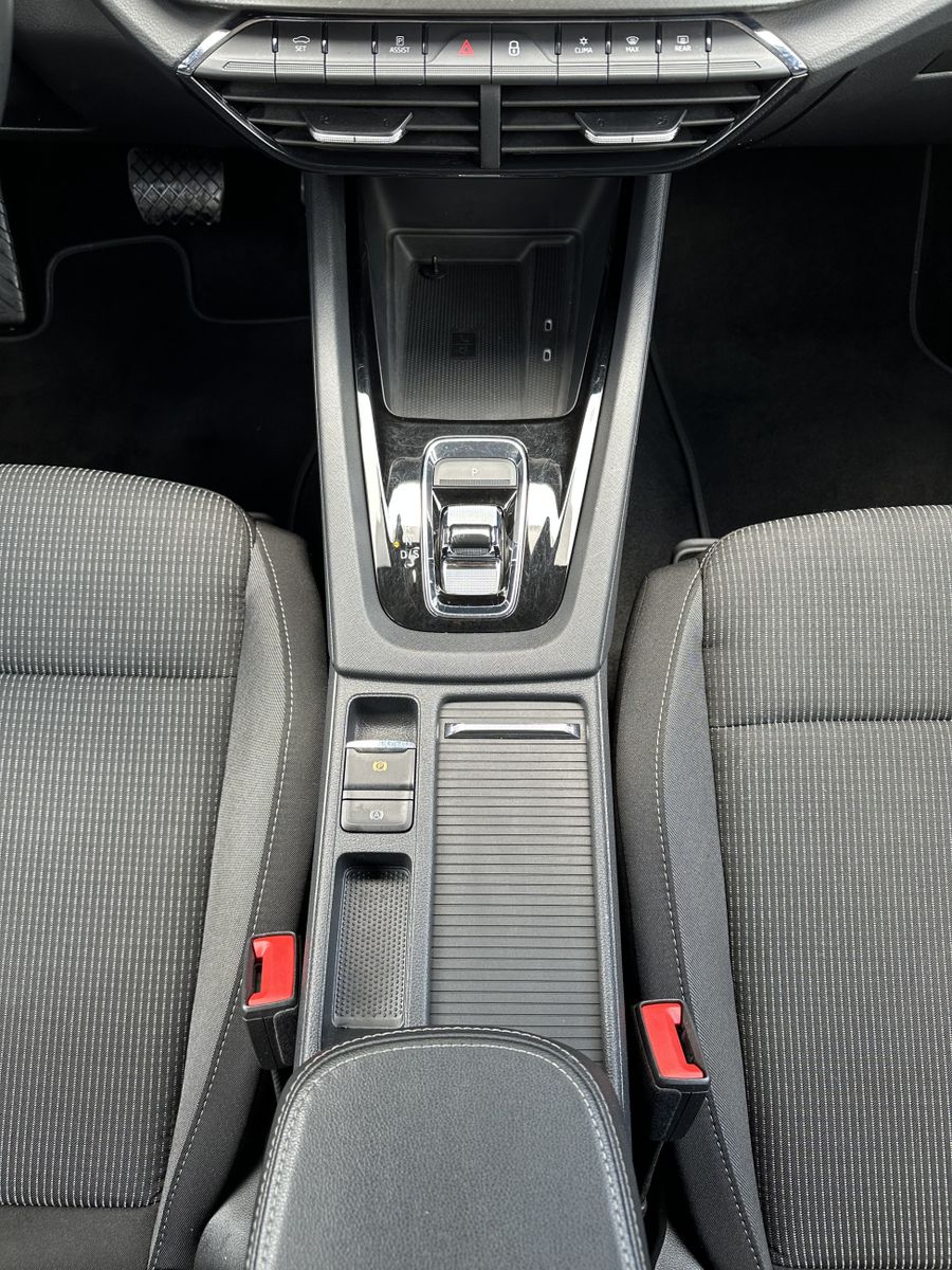 Fahrzeugabbildung SKODA Octavia Combi 2.0 TDI DSG Ambition NAV+LED+ACC