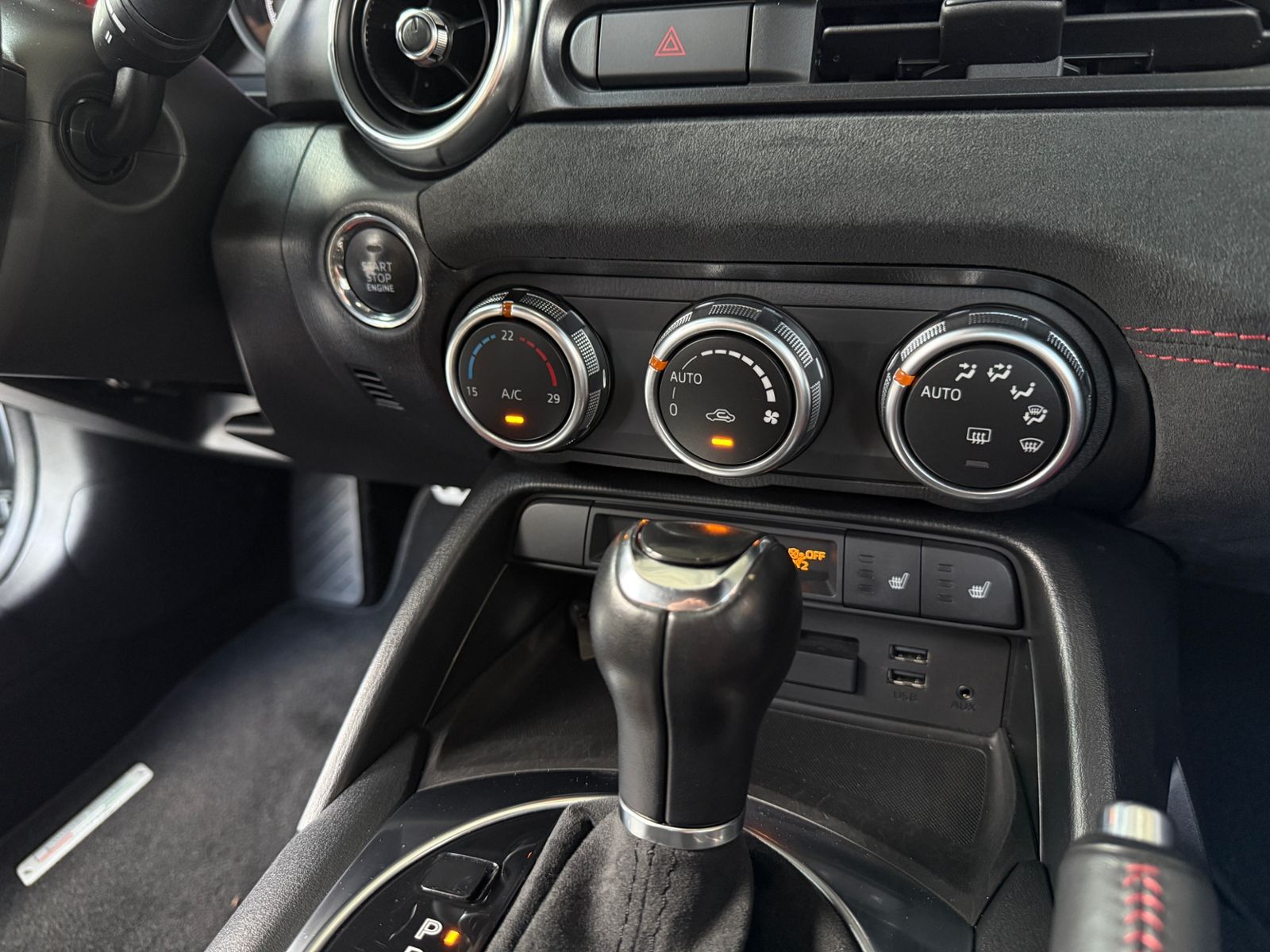 Fahrzeugabbildung Abarth 124 Spider GT HARDTOP LED LEDER
