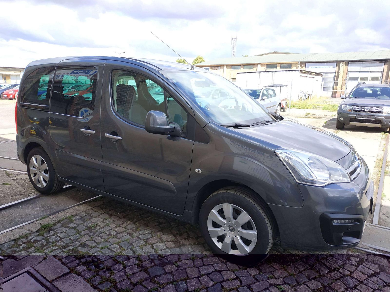 Berlingo 1.2 / TÜV NEU/ Tempomat/ Rückfahrkamera – Bild 3