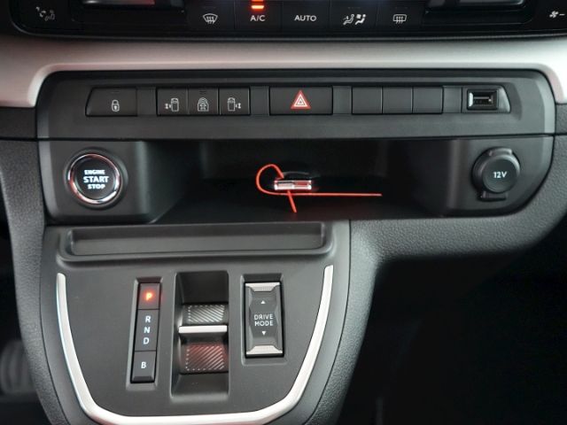 Zafira Life e TOURER L 75kWh AT 6-SITZER+BI XENO