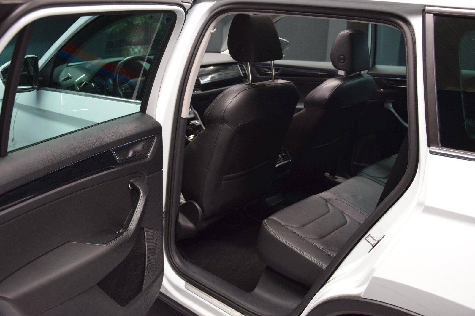 Fahrzeugabbildung SKODA Kodiaq Style 4x4 Pano LED Keyless Sitzbelüf. AHK