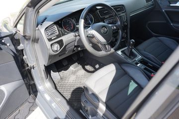 Volkswagen Golf - 11