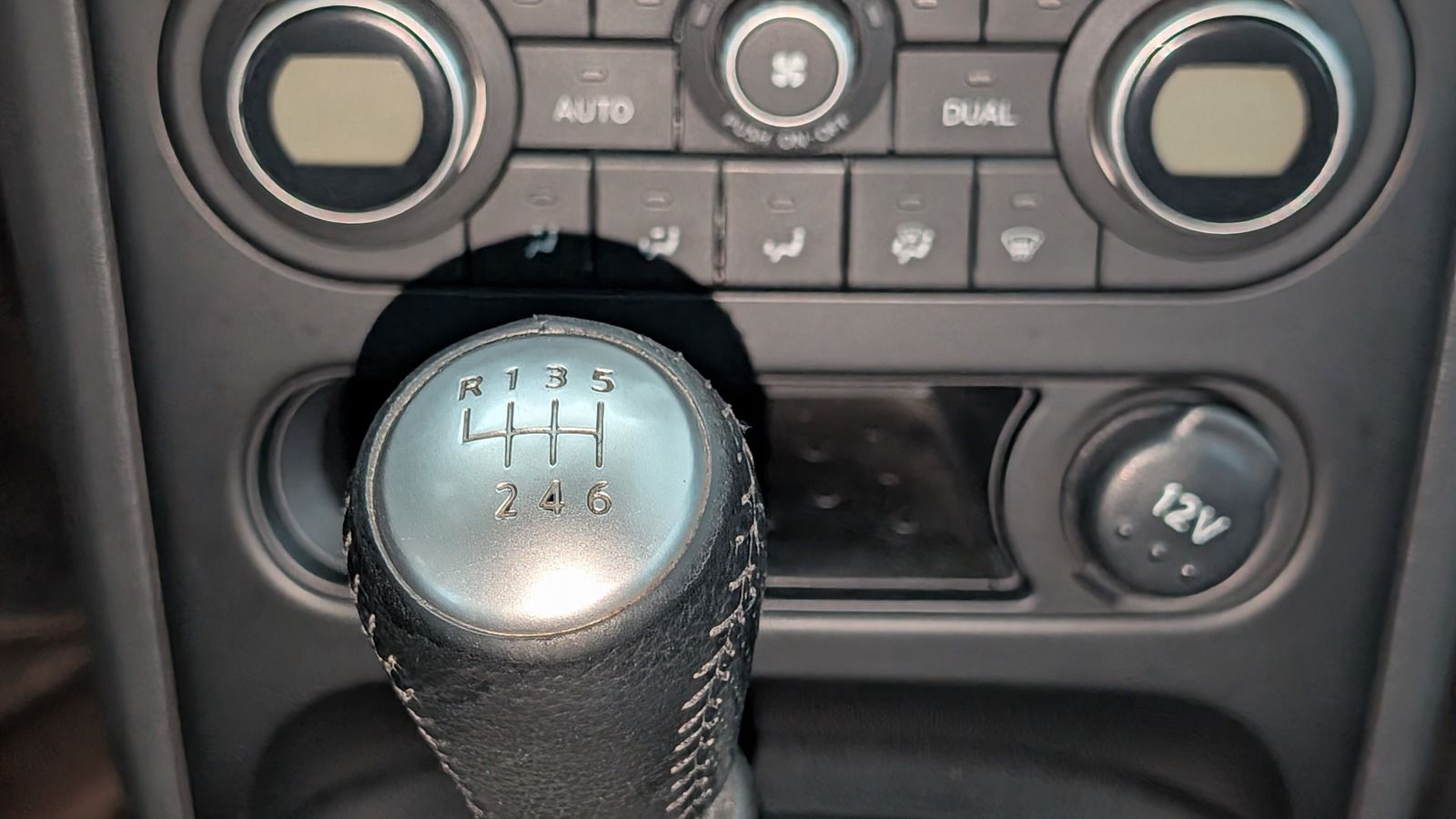 Fahrzeugabbildung Nissan Qashqai+2 2.0i 4x4 * AHK * Navi * Pano Acenta 7-