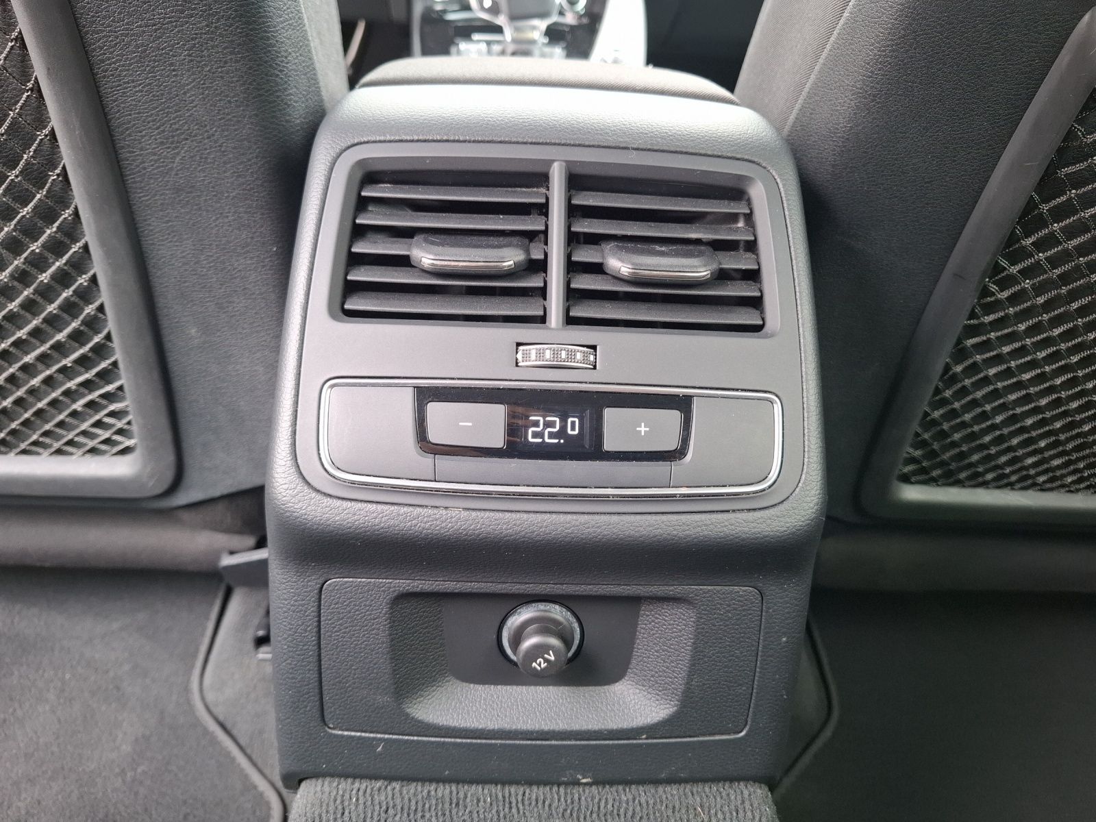 Fahrzeugabbildung Audi A4 Avant 40 TDI quattro S-tronic AHK Navi ACC PD
