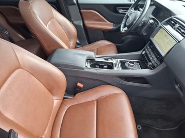 Jaguar F-Pace - 6