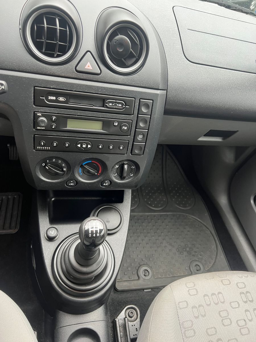Fahrzeugabbildung Ford Fiesta 1.HAND * 72.000KM *TÜV NEU*