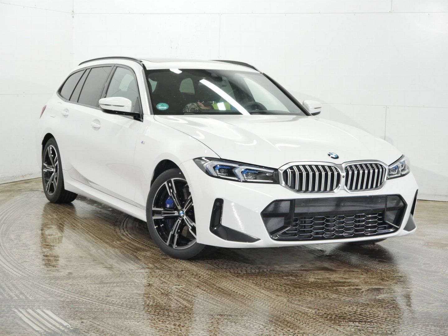 Fahrzeugabbildung BMW 330d xDrive Touring M Sportpaket