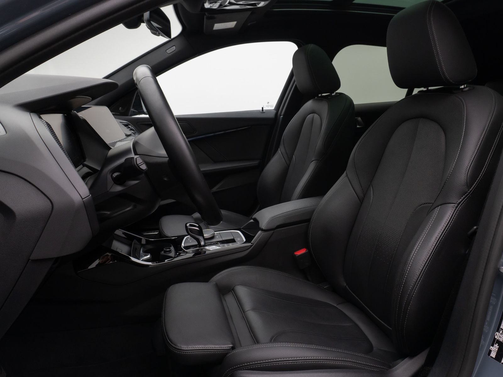 Fahrzeugabbildung BMW 118i M Sport Panorama Kamera HUD DAB H/K Komfort